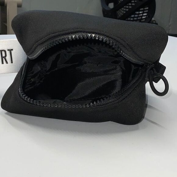 Victoria’s Secret Sport VSX Small Gym Cosmetics Bag - Picture 3 of 3